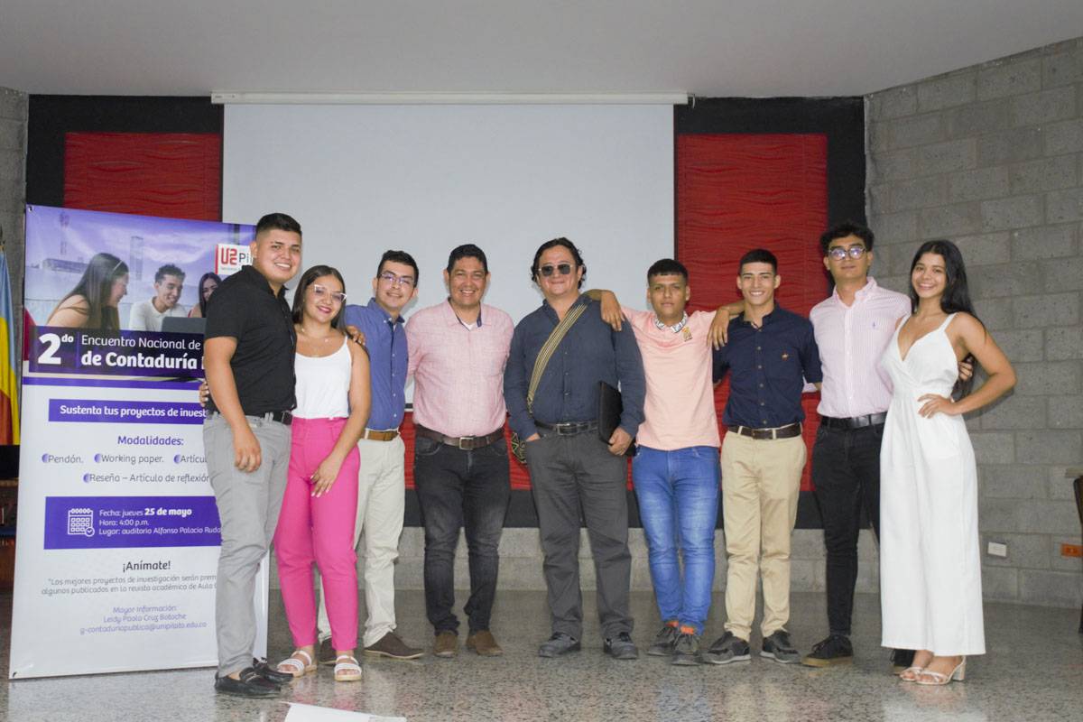 Una foto de los asistentes al encuentro nacional de estudiantes de contaduría pública enec en el auditorio de la universidad piloto de colombia seccional del alto magdalena en girardot.