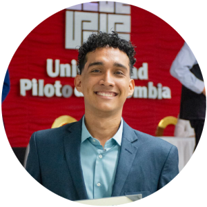 Una fotografía de Juan Diego Poveda, estudiante destacado de la Universidad Piloto de Colombia, Seccional del Alto Magdalena.