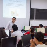 Foto de los estudiantes de colegios de la comuna 2 de Girardot, en capacitación sobre innovación financiera en el Punto Bolsa de Valores de Colombia.