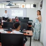 Miembros de las iglesias cristianas asistiendo a una de las sesiones de capacitación gratuita fruto de la Alianza creada por la Universidad Piloto de Colombia Seccional del Alto Magdalena y AdmeGyr.