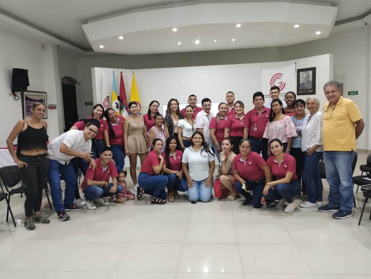 Una foto que muestra al grupo de participantes del curso de habilidades gerenciales, impartido por la Universidad Piloto de Colombia, Seccional del Alto Magdalena.