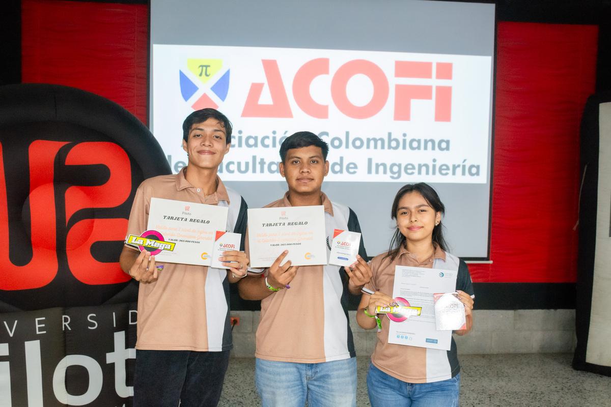 Una foto que muestra al equipo del Colegio Andrés Bello, ganadores del evento ‘Retos de Ingeniería 2024’ llevado a cabo en la Universidad Piloto de Colombia, Seccional Alto Magdalena.