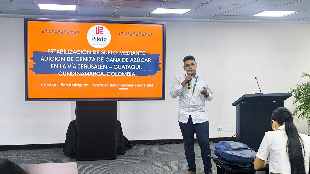 Cristian Liñán Rodríguez, estudiante del programa de Ingeniería Civil de la Universidad Piloto de Colombia, participando en una de las actividades durante el Encuentro Internacional de Educación en Ingeniería 2024, llevado a cabo en Cartagena de Indias, Colombia.