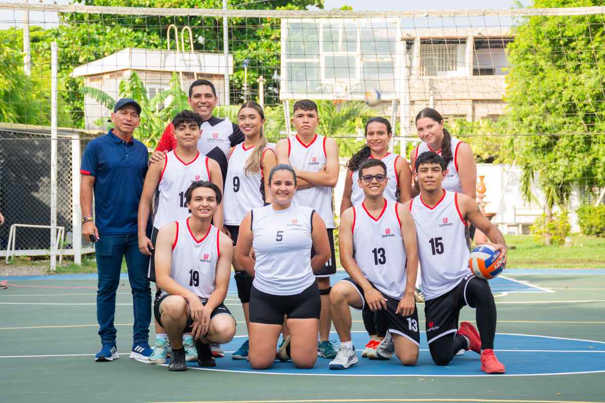 El equipo de Voleibol en la Semana Universitaria 2024 llevada a cabo en la Universidad Piloto de Colombia, Seccional del Alto Magdalena, en Girardot.