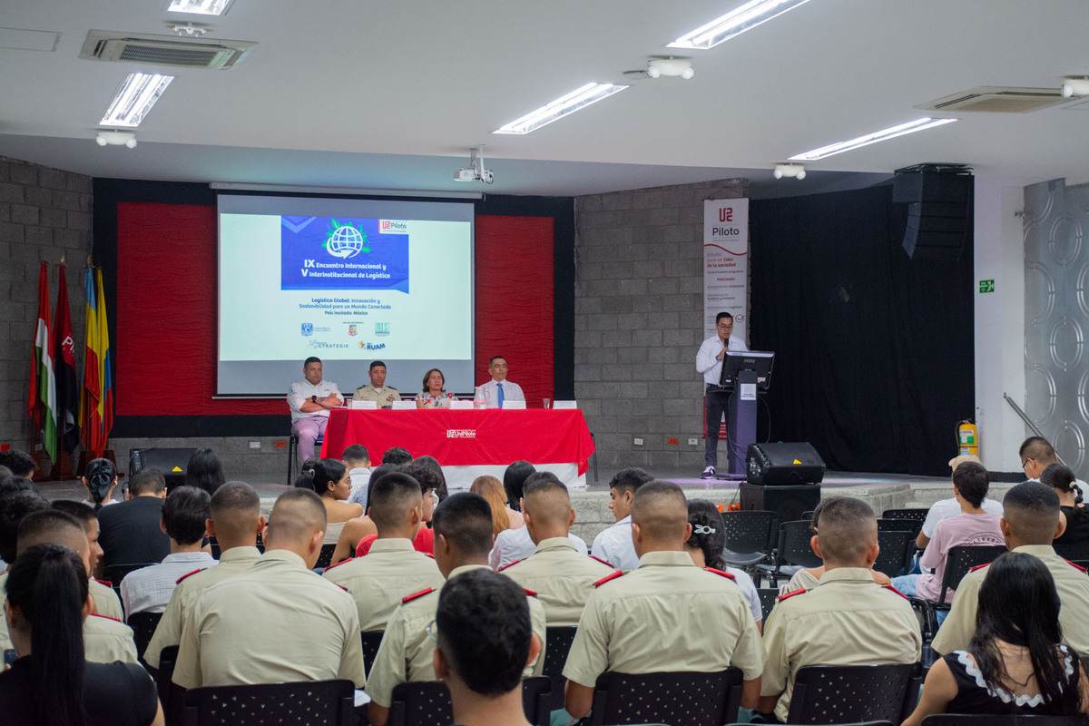 Una foto del IX Encuentro Internacional y V Interinstitucional de Logística, durante las sesiones de conferencias. Evento realizado en la Universidad Piloto de Colombia, Seccional del Alto Magdalena en Girardot.