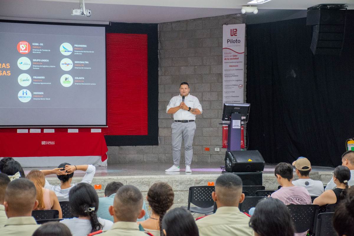 Una foto del IX Encuentro Internacional y V Interinstitucional de Logística, durante las sesiones de conferencias. Evento realizado en la Universidad Piloto de Colombia, Seccional del Alto Magdalena en Girardot.