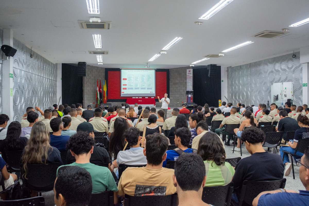 Una foto del IX Encuentro Internacional y V Interinstitucional de Logística, durante las sesiones de conferencias. Evento realizado en la Universidad Piloto de Colombia, Seccional del Alto Magdalena en Girardot.