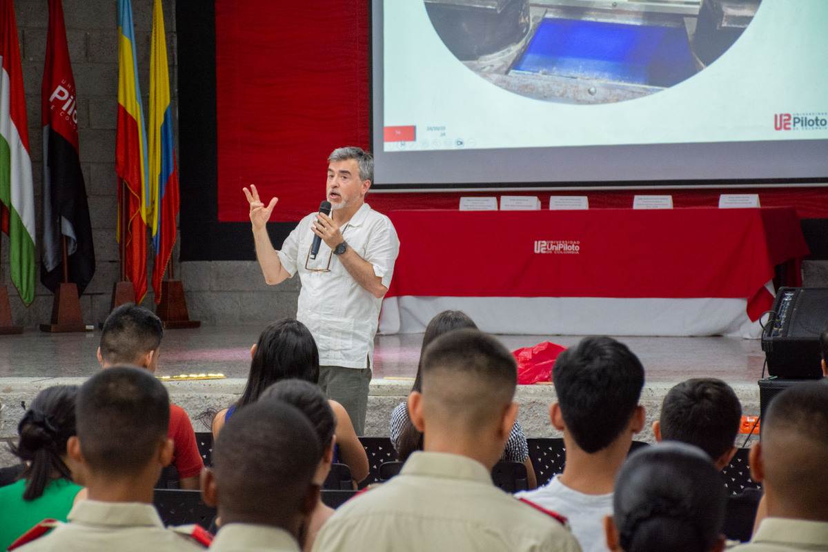 Una foto del IX Encuentro Internacional y V Interinstitucional de Logística, durante las sesiones de conferencias. Evento realizado en la Universidad Piloto de Colombia, Seccional del Alto Magdalena en Girardot.